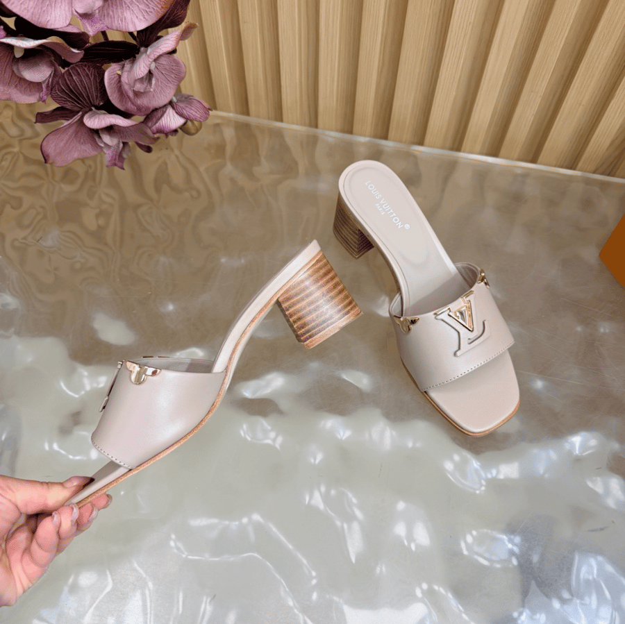LV Women S;ipper