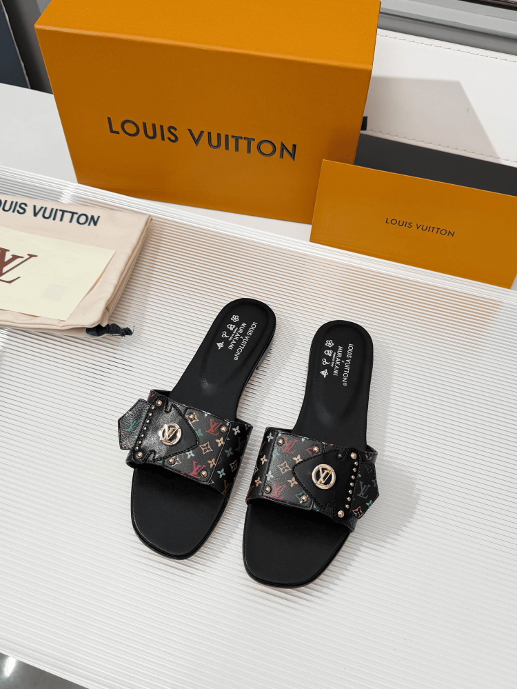 LV Women S;ipper