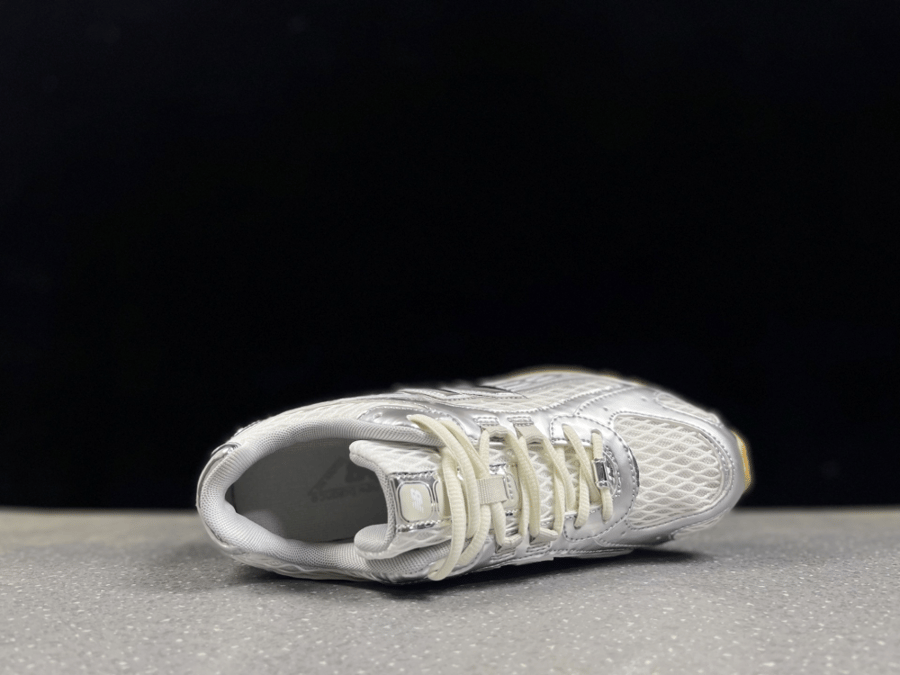 New Balance 204L