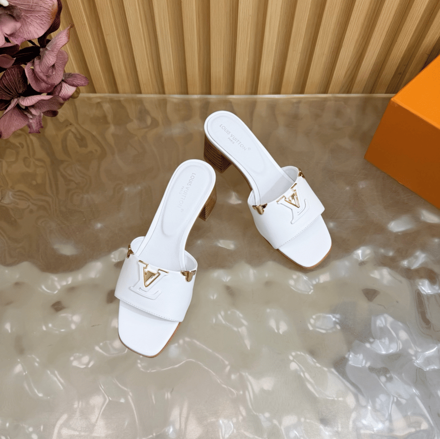 LV Women S;ipper