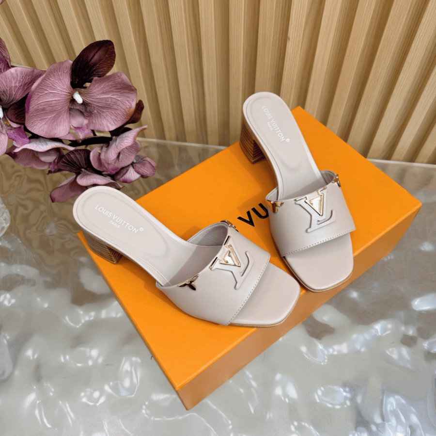 LV Women S;ipper