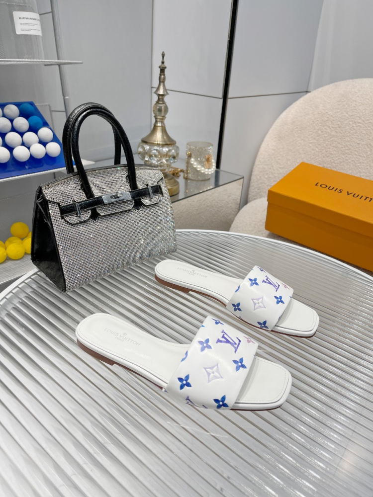 LV Women S;ipper