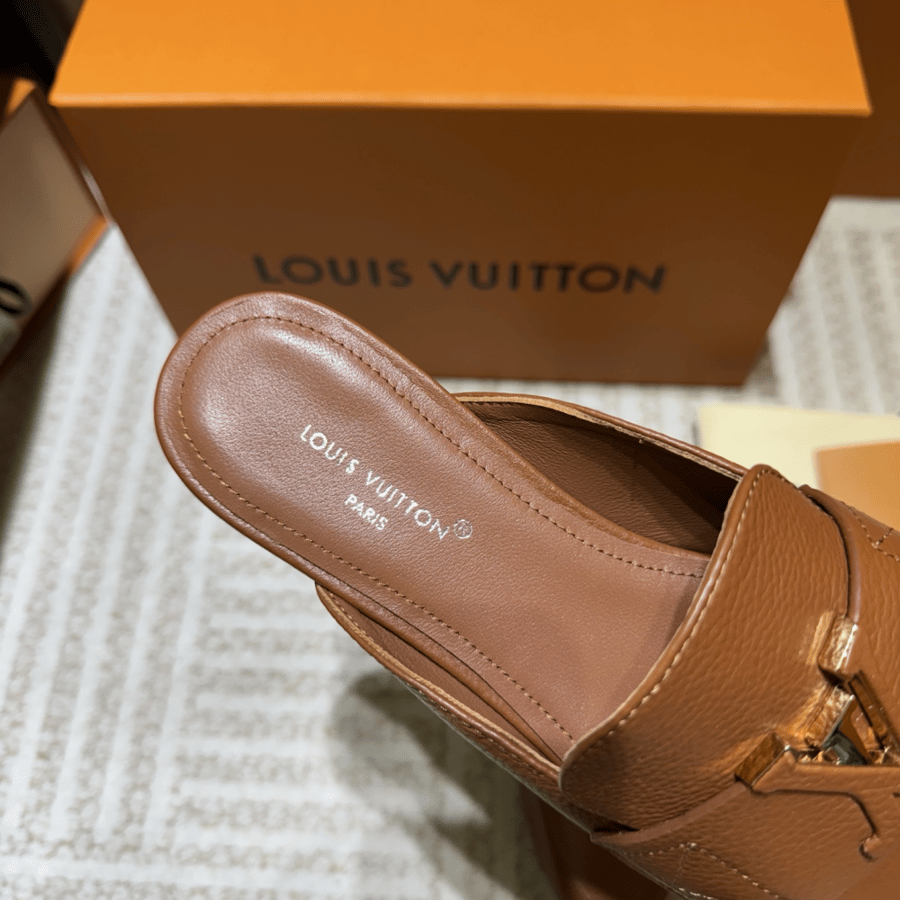 LV Women Slavve