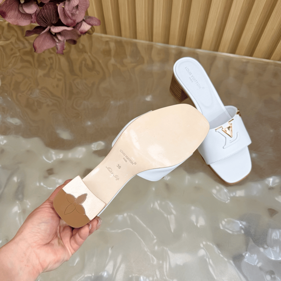 LV Women S;ipper