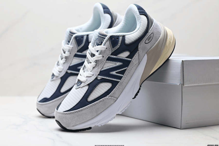 New Balance 990
