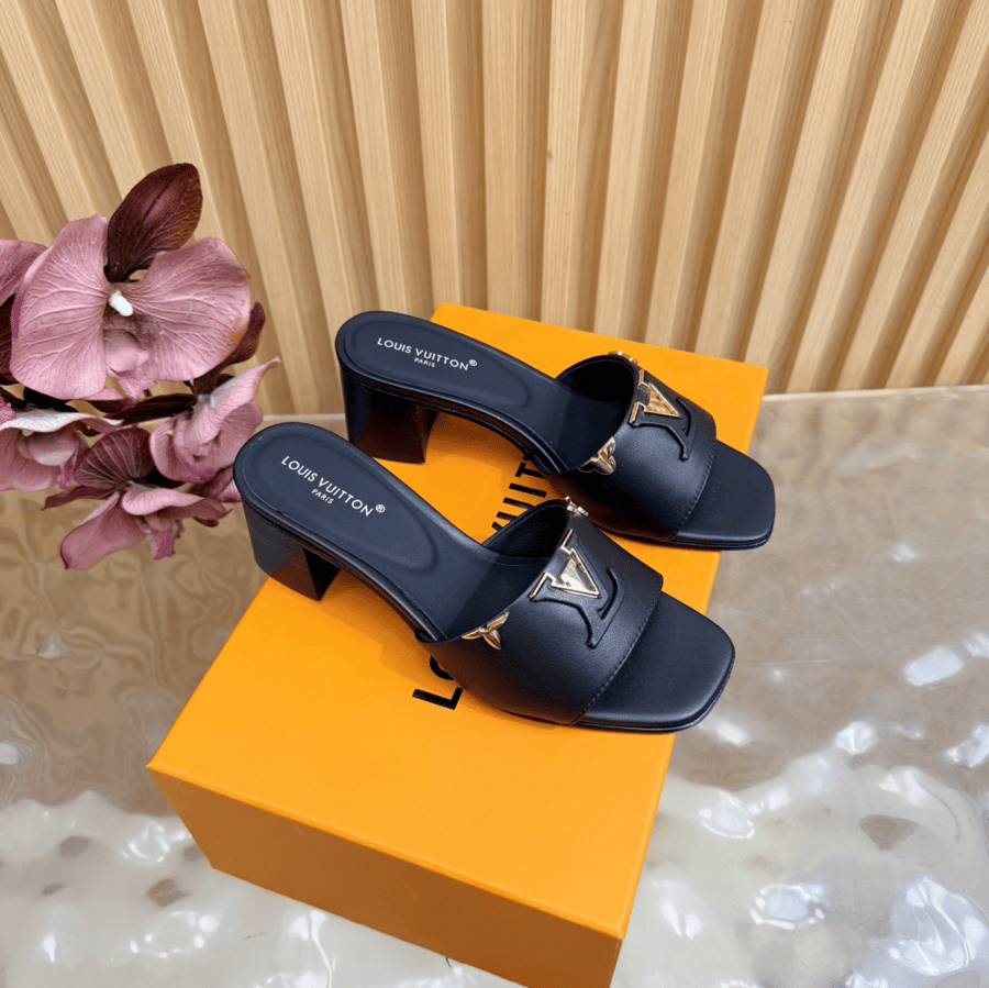 LV Women S;ipper