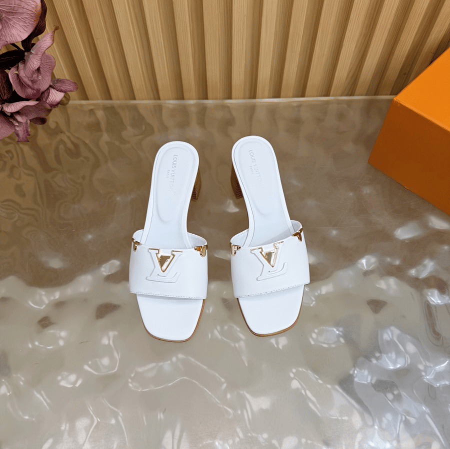 LV Women S;ipper