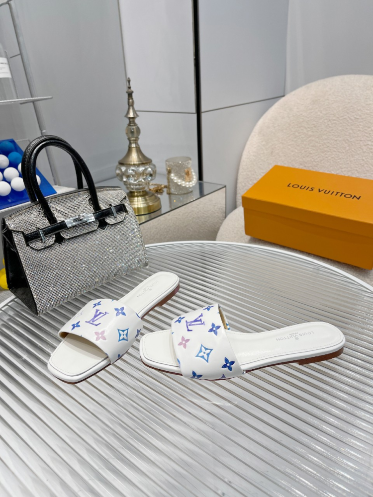 LV Women S;ipper