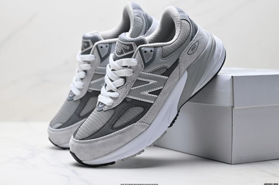 New Balance 990