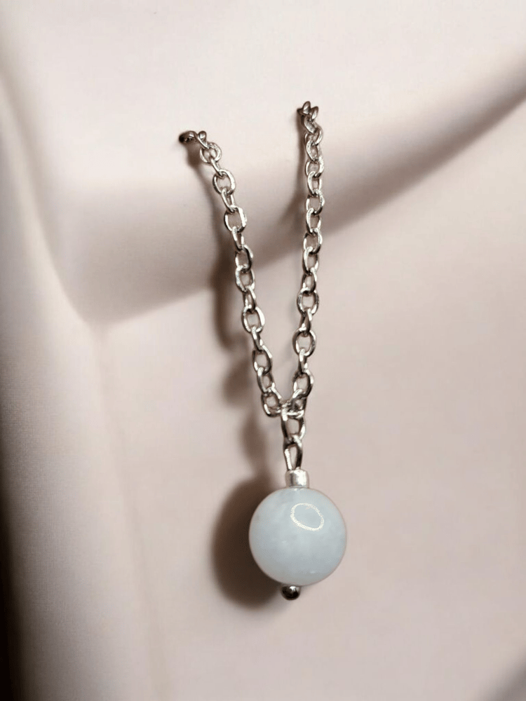 A soft necklace of aquamarine stone for daily wear