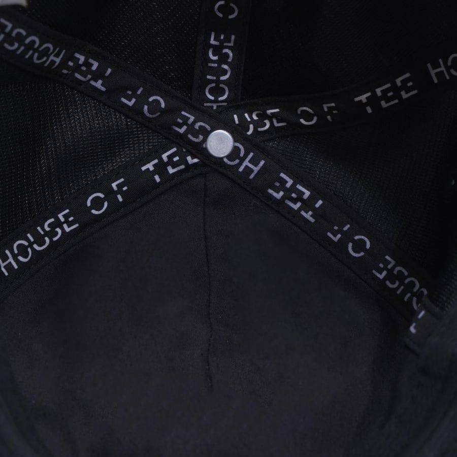 كاب مخمل House of Tee الأسود