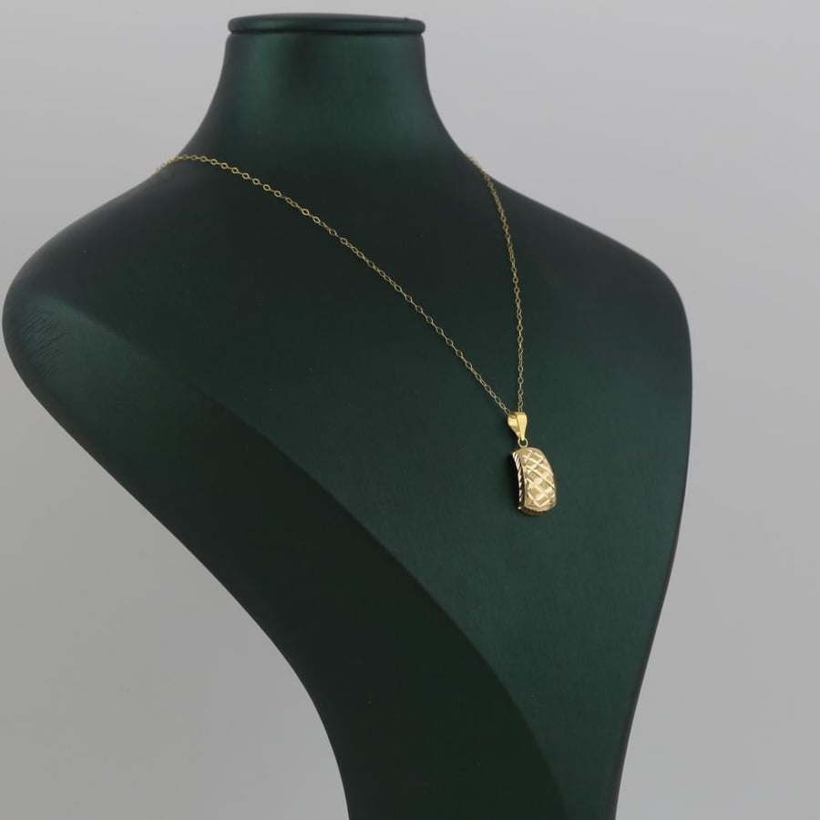 Half a gold set with a matte geometric design with a specific engraving - 21 karat