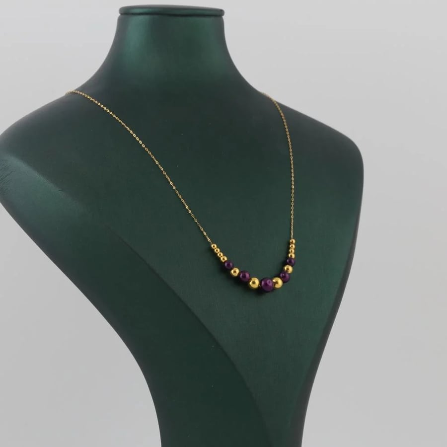 Gold necklace with gold balls in maroon color - 21 karat