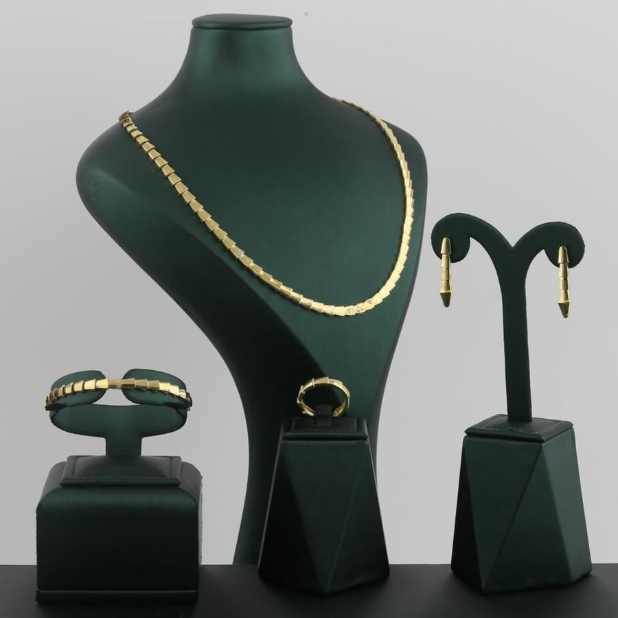 Intertwined triangles gold set - 18 karat