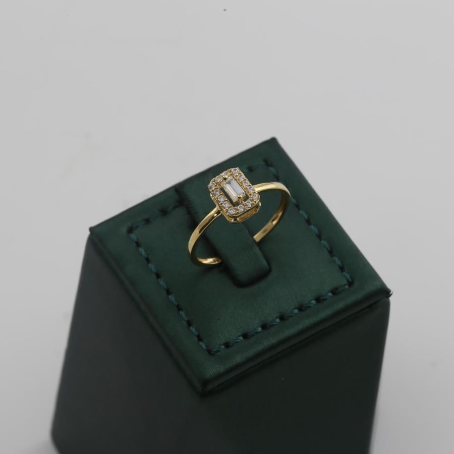 Half gold set with olive petals and a shiny square - 18 karat