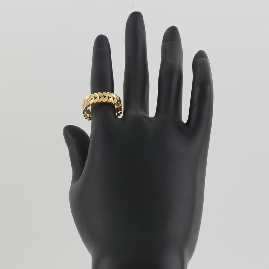 Gold ring with olive leaf design - 21 karat