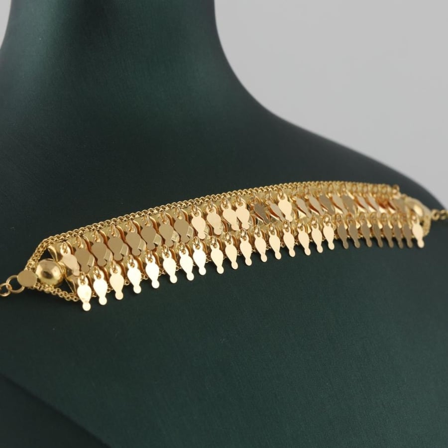 A tight gold with smooth pendants - 21 karat
