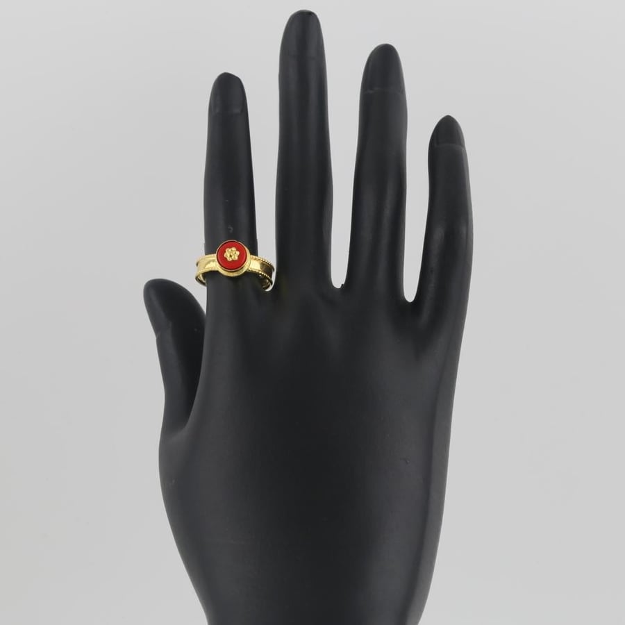Red circular gold ring - 21 karat