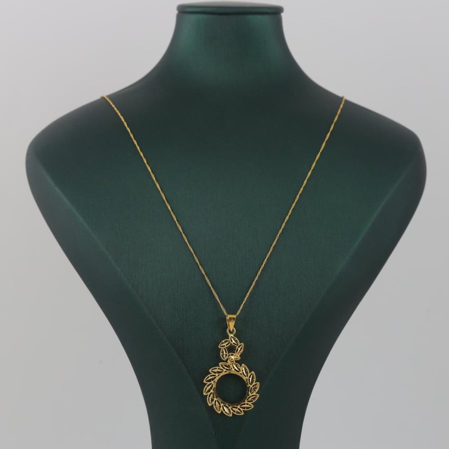 Soft gold necklace with leaf-shaped pendant - 21 karat