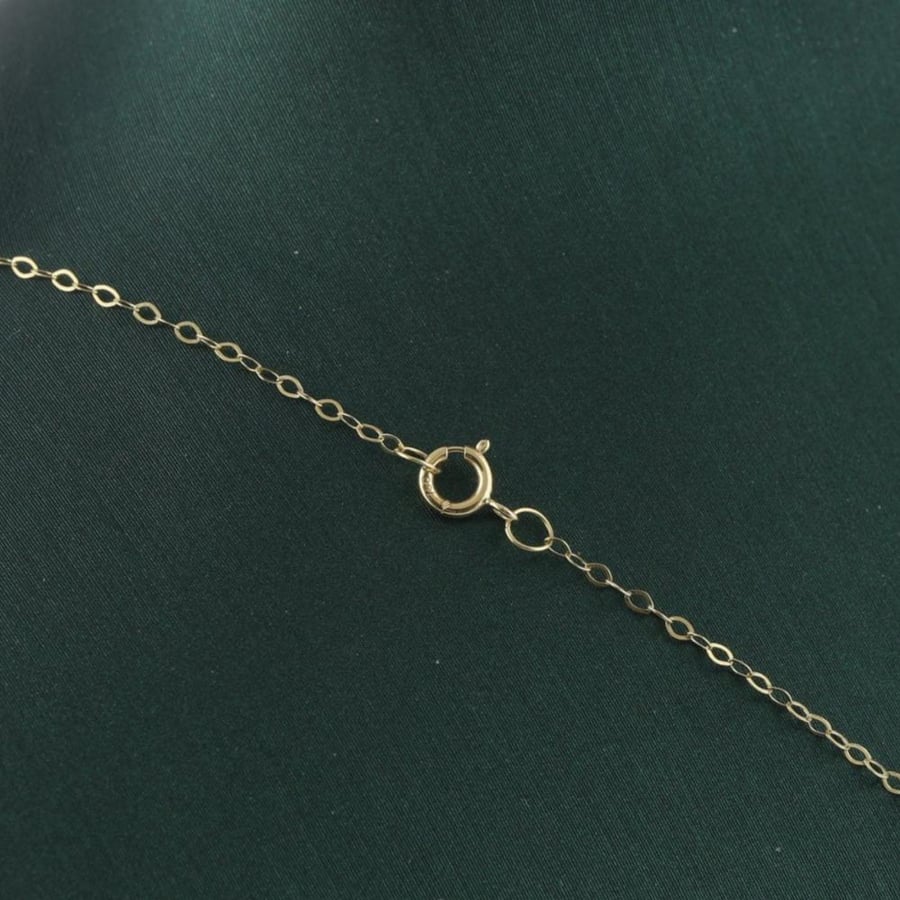 Gold ring with a simple engraving, with shiny edges - 18 karat