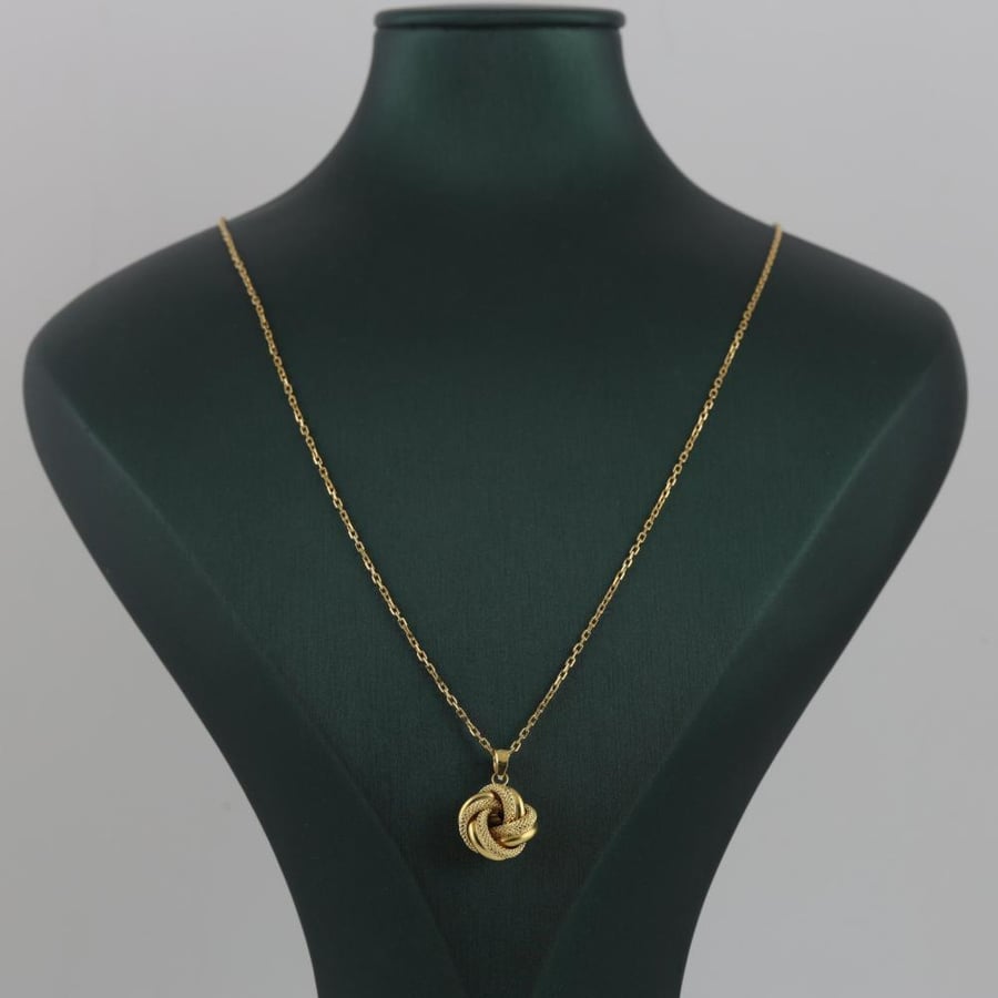 Gold necklace with thread ball pendant - 18 karat