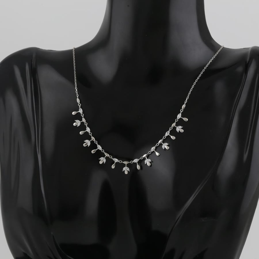 White gold charm, unique and soft - 18 karat