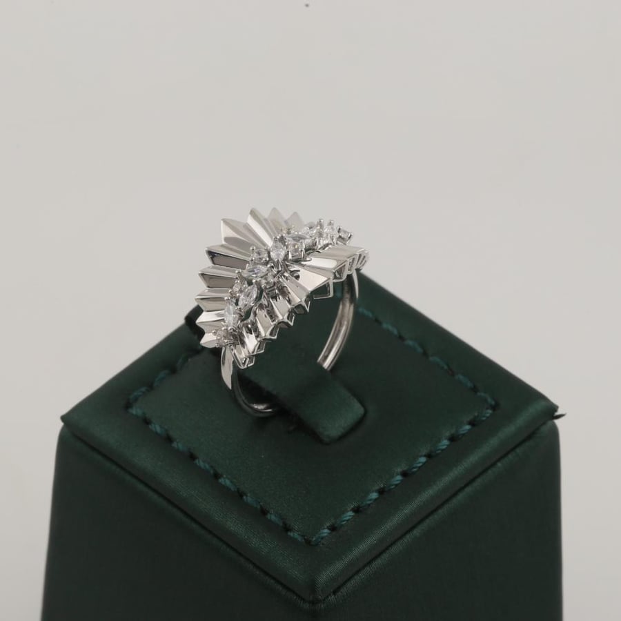 White gold wavy ring with sparkling crystal beads - 18 karat