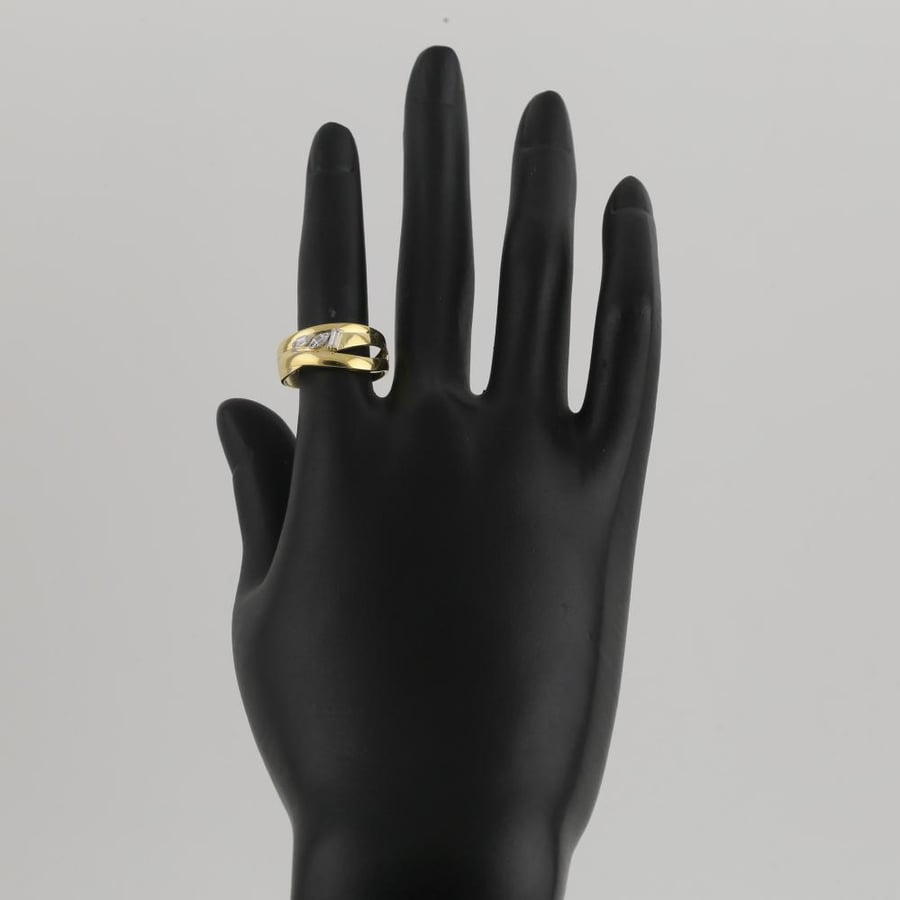 Gold ring with an interwoven thread design and sparkling stones - 18 karat