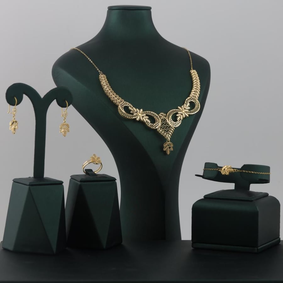 Gold set with olive leaf design and ancient design - 21 karat