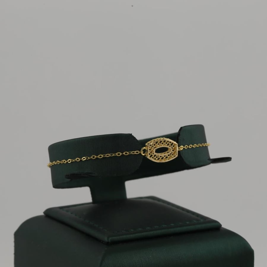 A gold set with a unique oval design - 21 karat