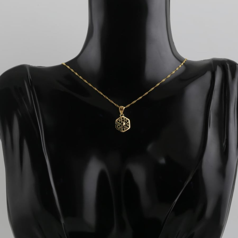 Gold necklace with a six-sided decorated pendant - 21 karat