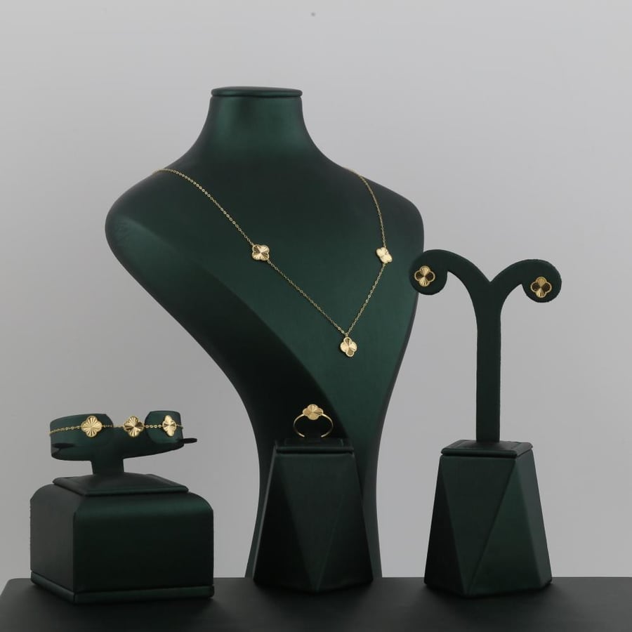 Gold set with soft roses - 21 karat