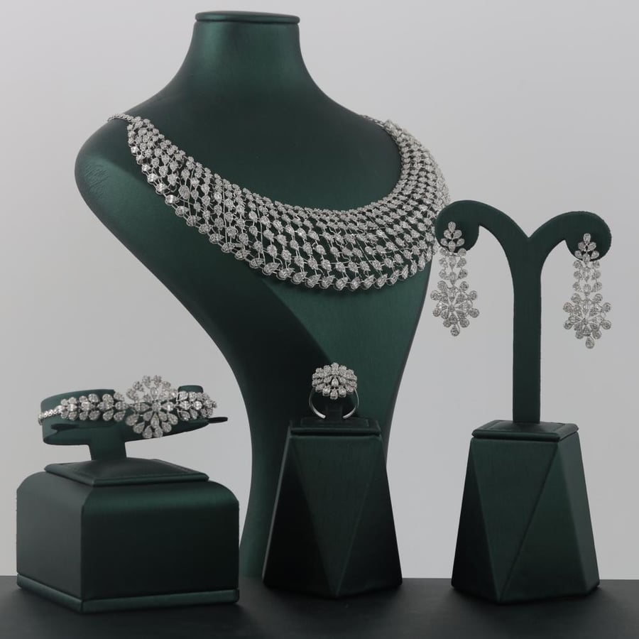 White gold set, eye-catching, shiny - 18 karat