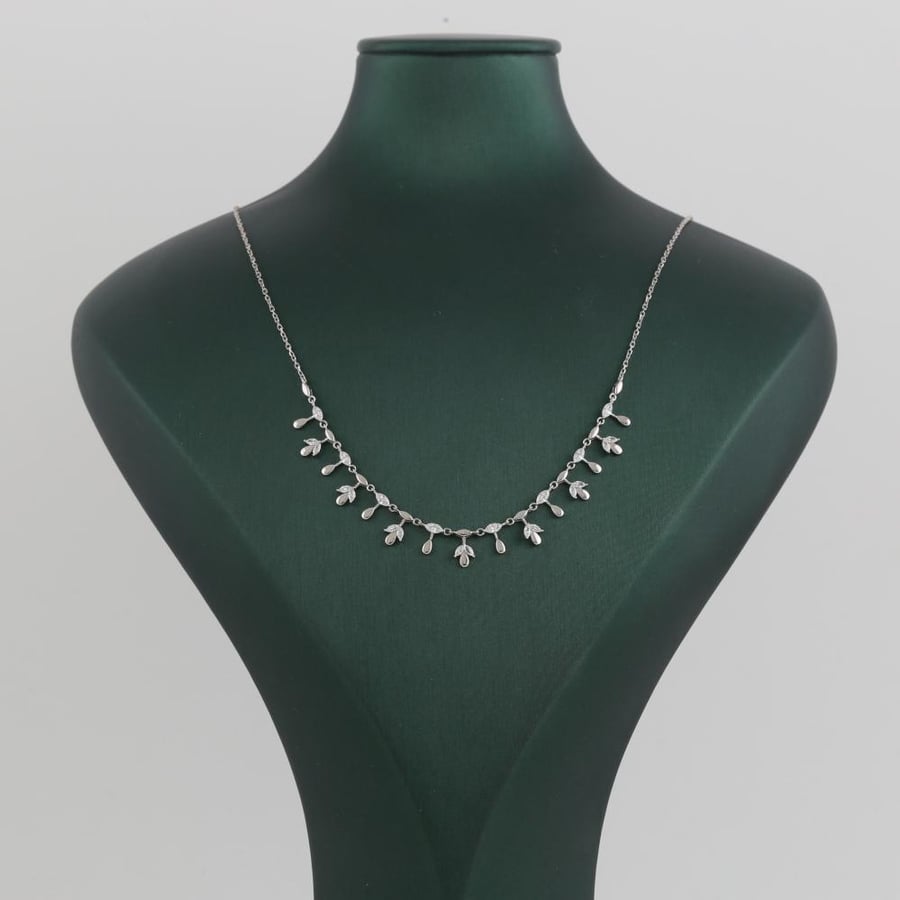 White gold charm, unique and soft - 18 karat