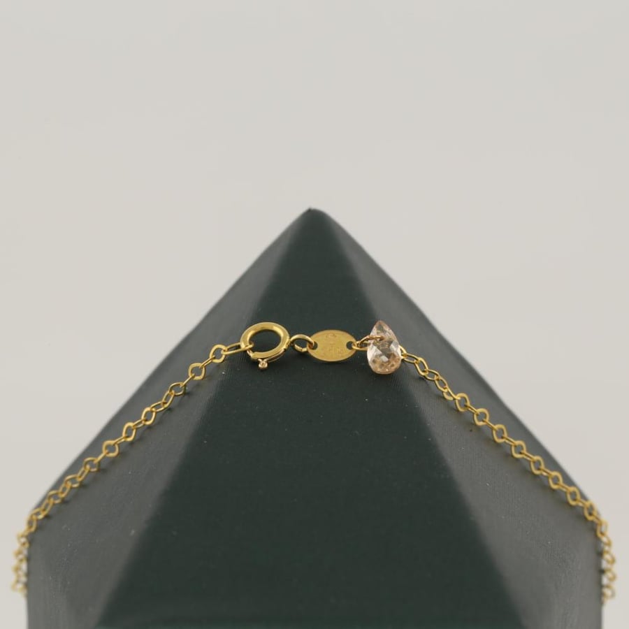 Gold cuff with a broken part in a simple design - 21 karat