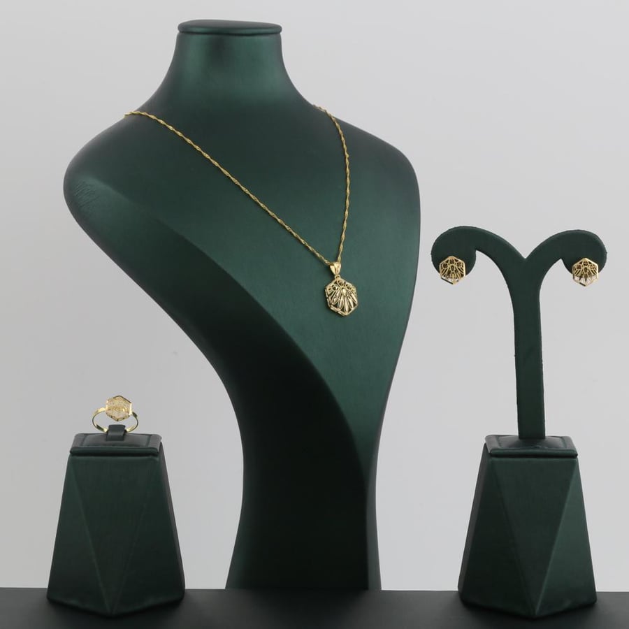 Half a gold set with a hexagonal design and a distinctive pattern - 21 karat