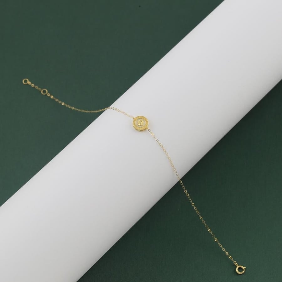 Gold circular bracelet with face engraving - 18 karat