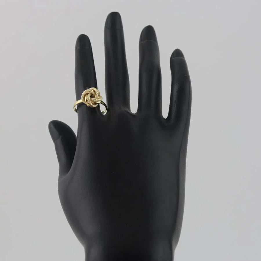 Gold ring with a ball design, engraved and shiny - 18 karat