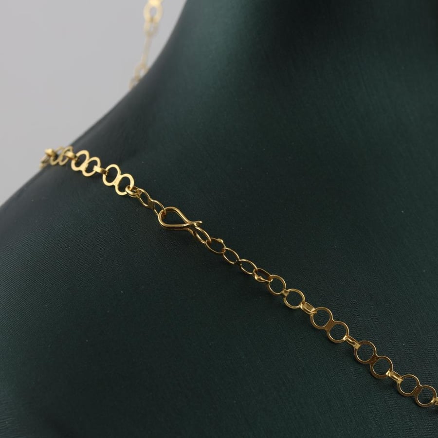 A tight gold with smooth pendants - 21 karat