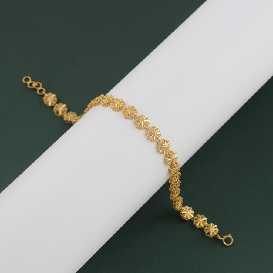 Gold bracelet with a design of interconnected flowers - 21 karat