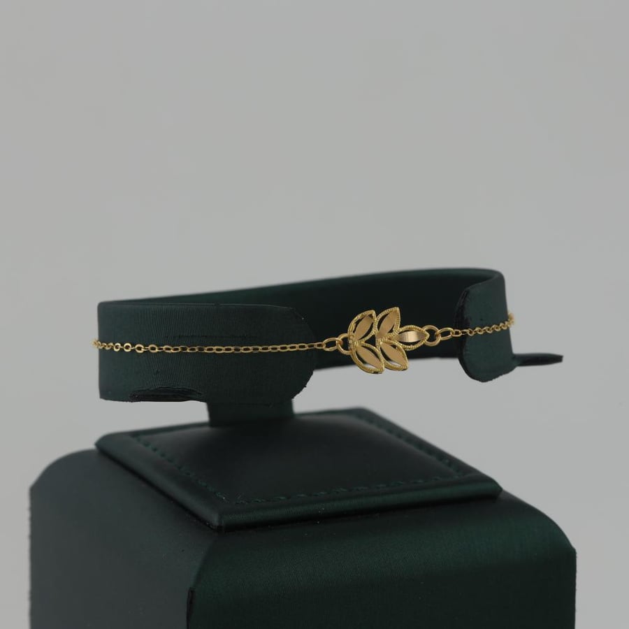 Gold set with olive leaf design and ancient design - 21 karat
