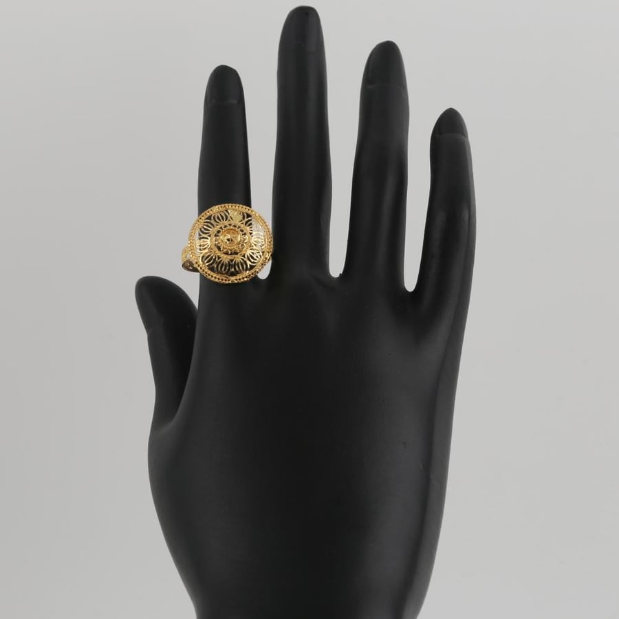 A round eye-catching gold ring - 21 karat