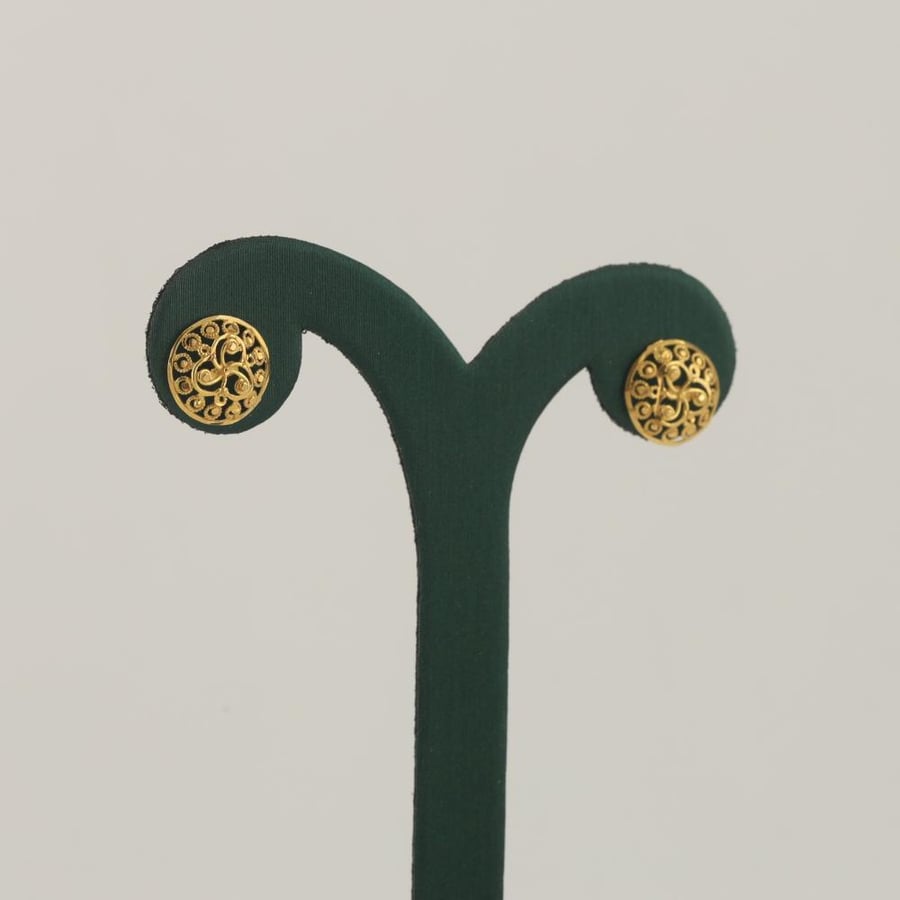 Half a gold set with a decorated rose - 21 karat