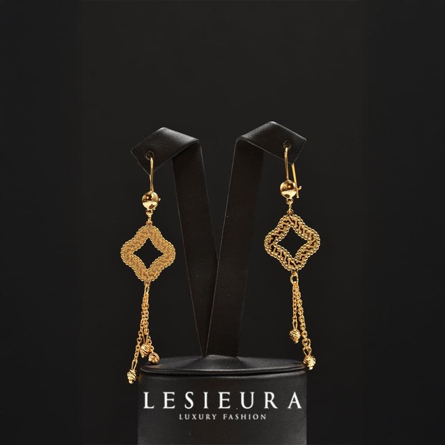 Lihour set with gold detail