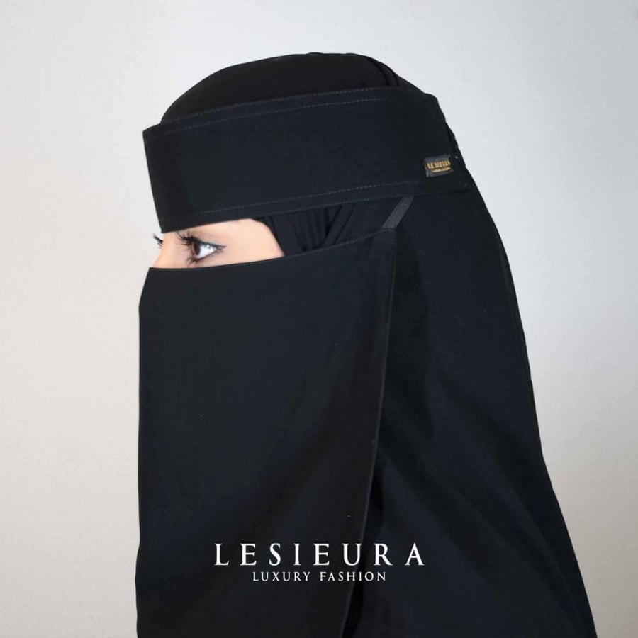 نقاب ساتر للأكل متوسط الطول بخط مائل