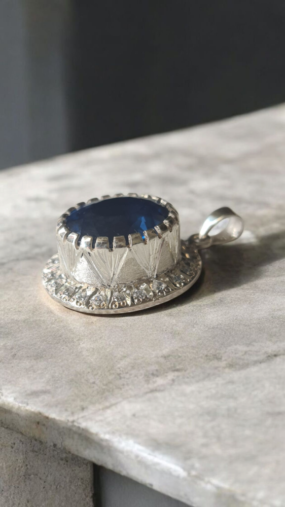 Pendant (London Topaz)