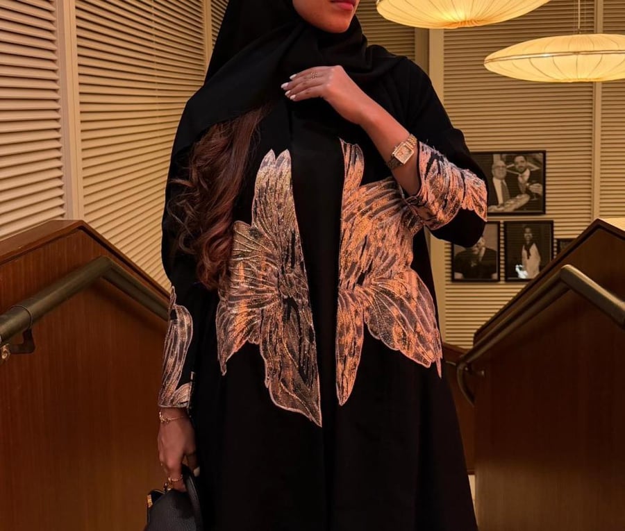 313