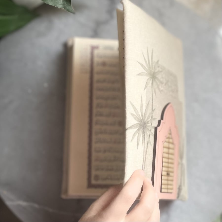 مصحف بالاسم ذهبي