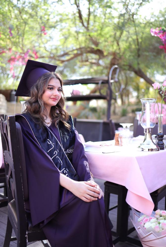 عباية تخرج 2026 ليلكي غامق وشاح مخمل