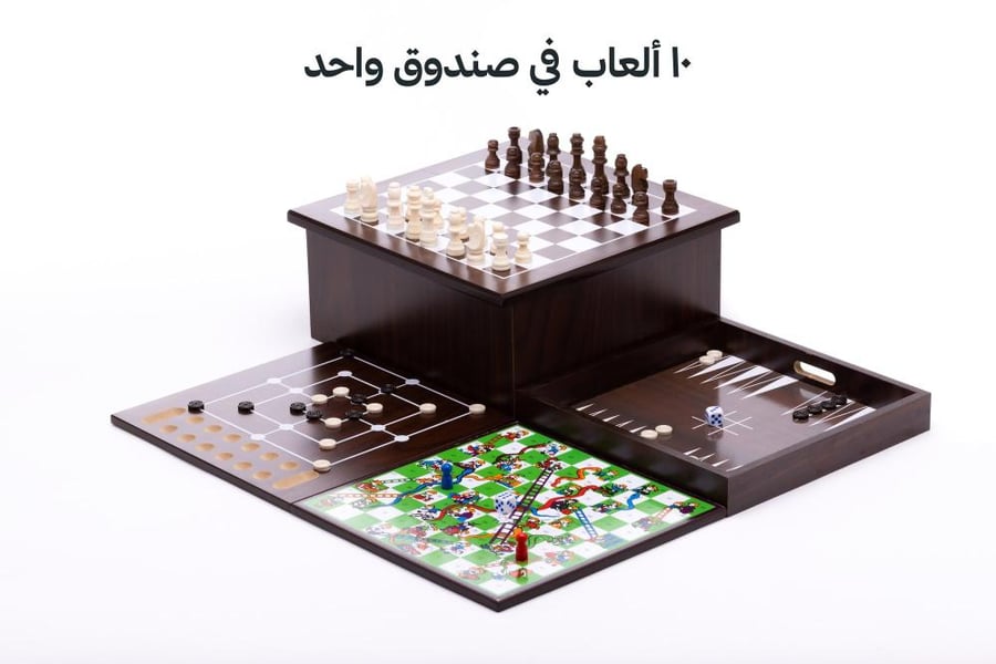 ألواح صندوق الألعاب الخشبي 10 في 1 مفرودة حوله